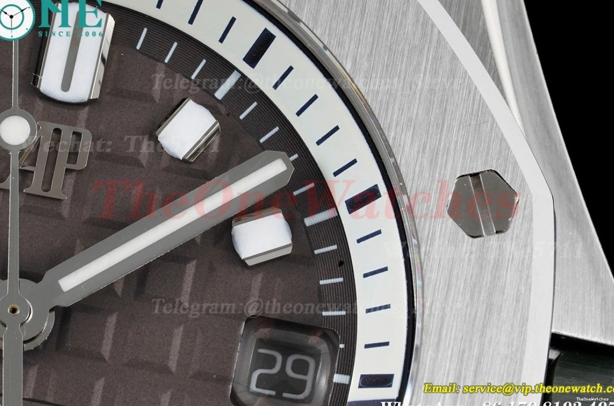 Oak 15720 A4308 Grey APF Stk Offshore Diver Royal SS RU 42mm 0224